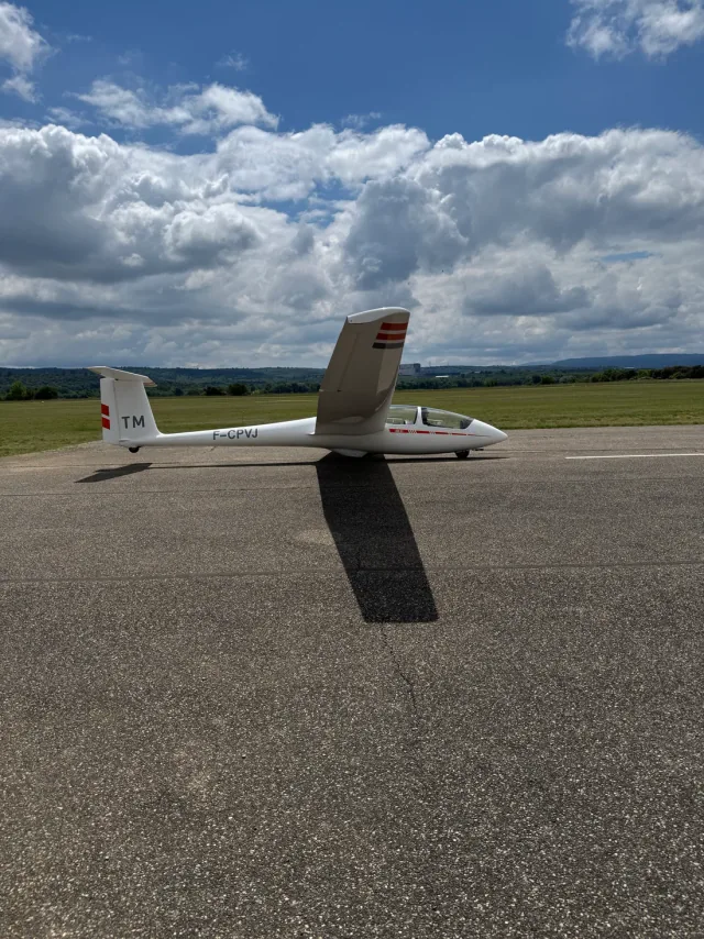 ASK 21 F-CPVJ training glider at Vinon airfield